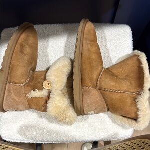 UGG Chestnut Button-Trim Shearling Winter Boots